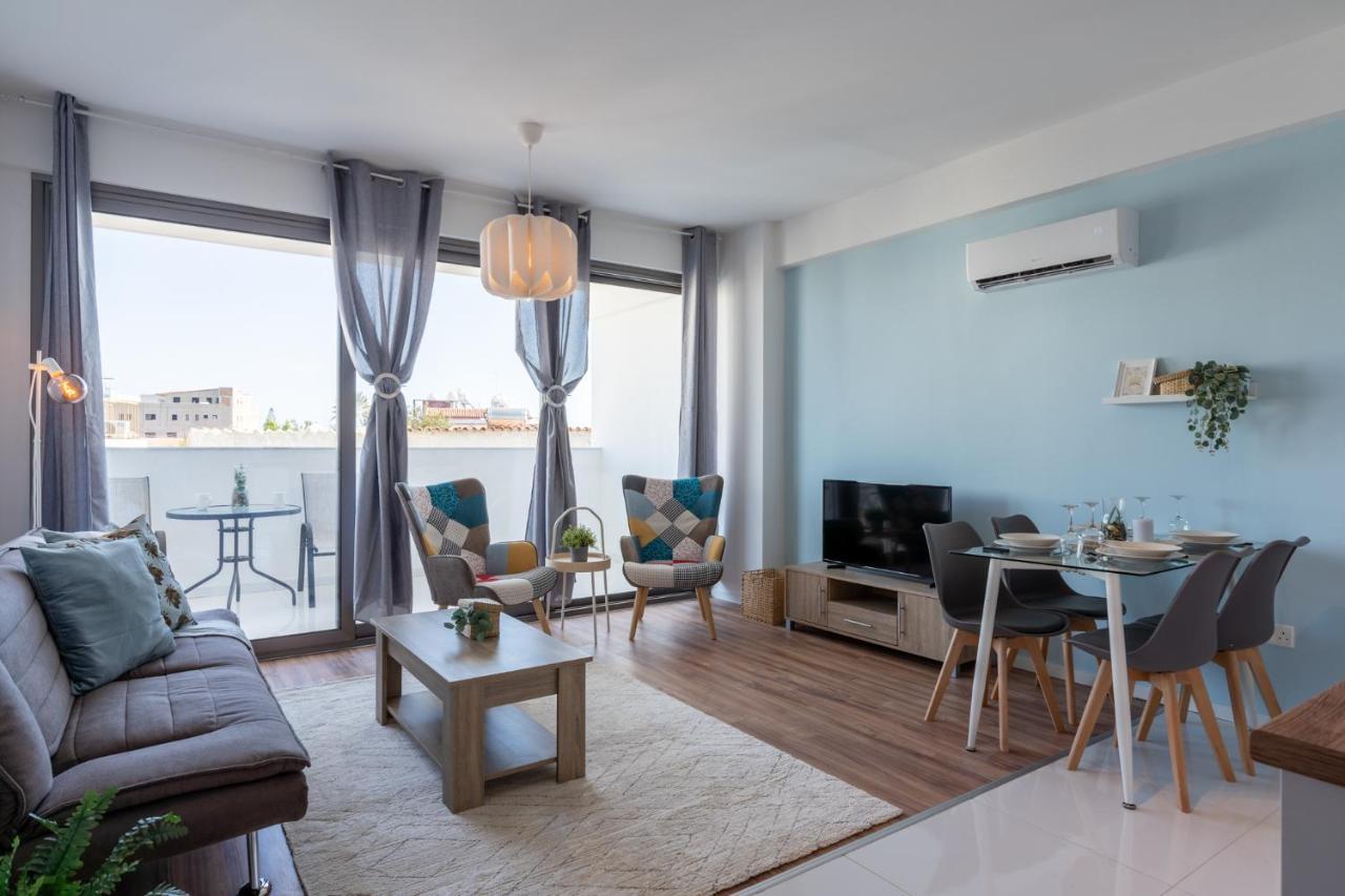 Livia Studio Apartment In Larnaca Bagian luar foto