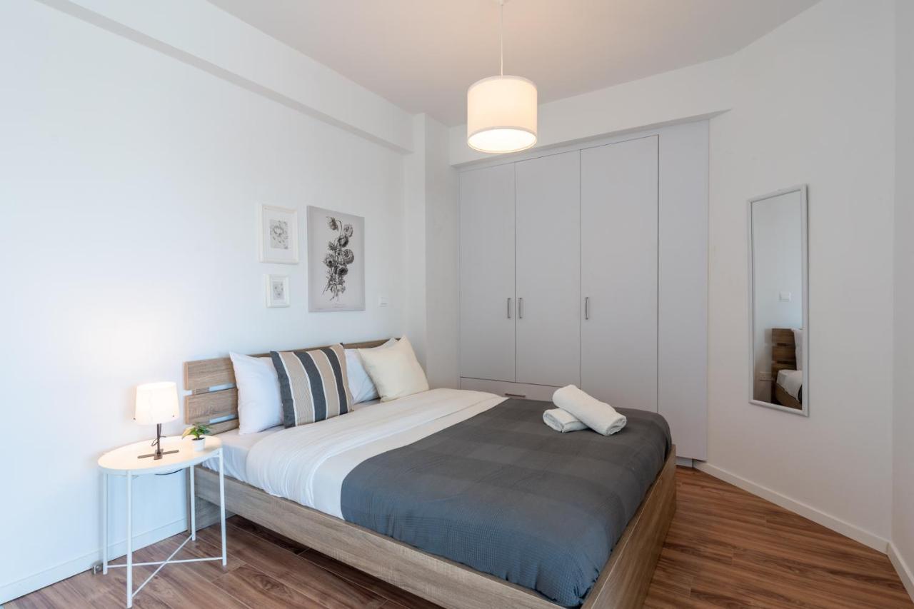 Livia Studio Apartment In Larnaca Bagian luar foto